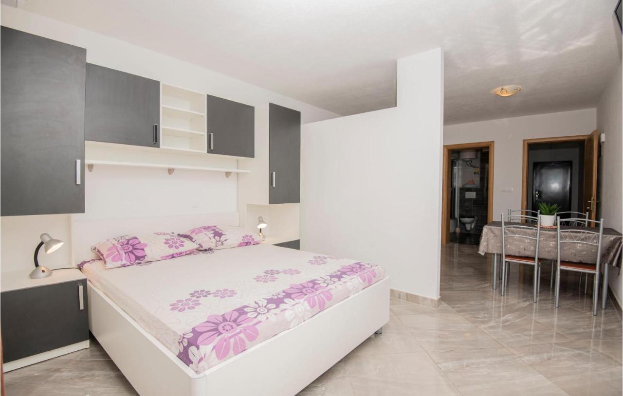 Beautiful Apartment In Krvavica With Kitchen Εξωτερικό φωτογραφία